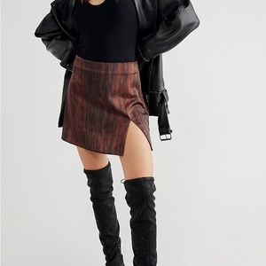 Motel Rocks Kian Mini Skirt in marble cocoa